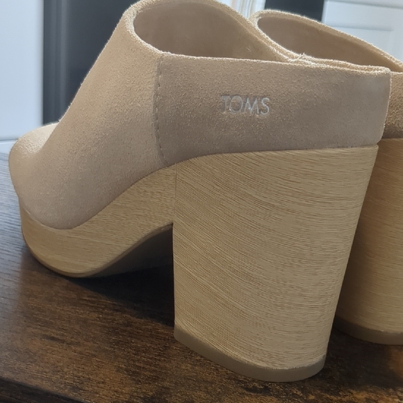 TOMS Women's Tan Peep-Toe Heeled Mules - Picture 8 of 13